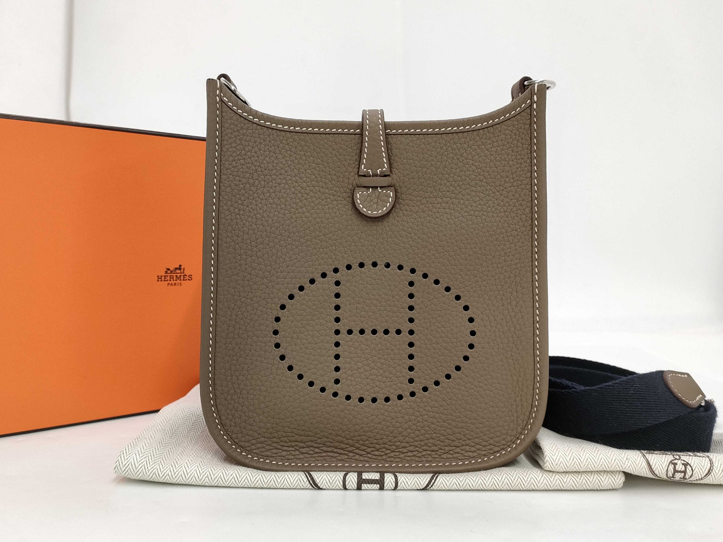 HERMES Evelyn TPM Etoup Silver Fittings K-Engraved Shoulder Bag