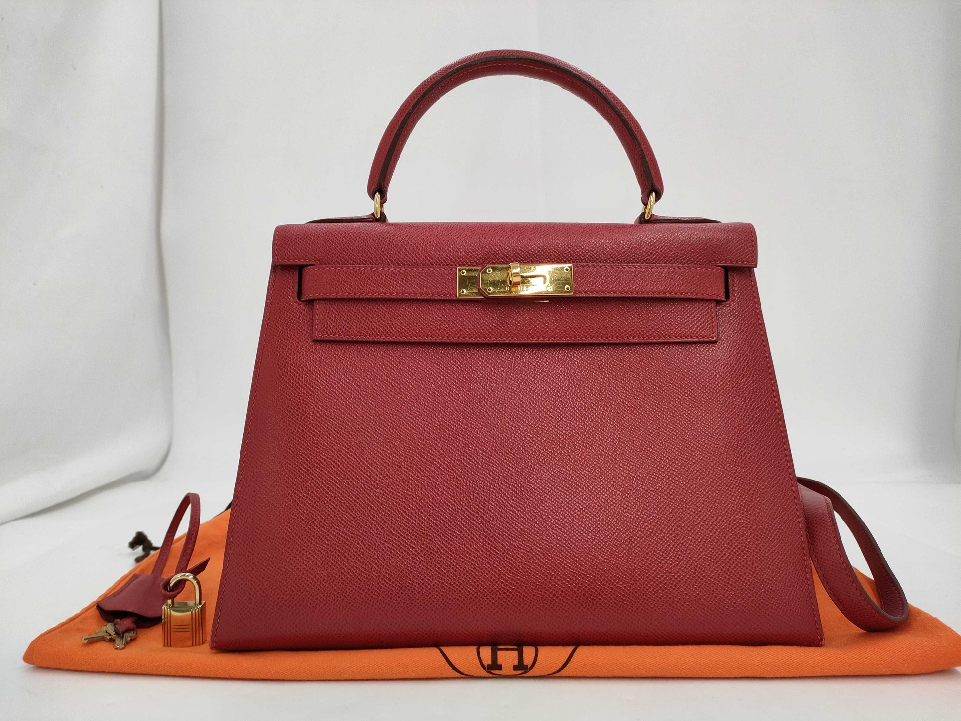 HERMES Kelly 28 Serie Rouge Gold Hardware 〇W Handbag