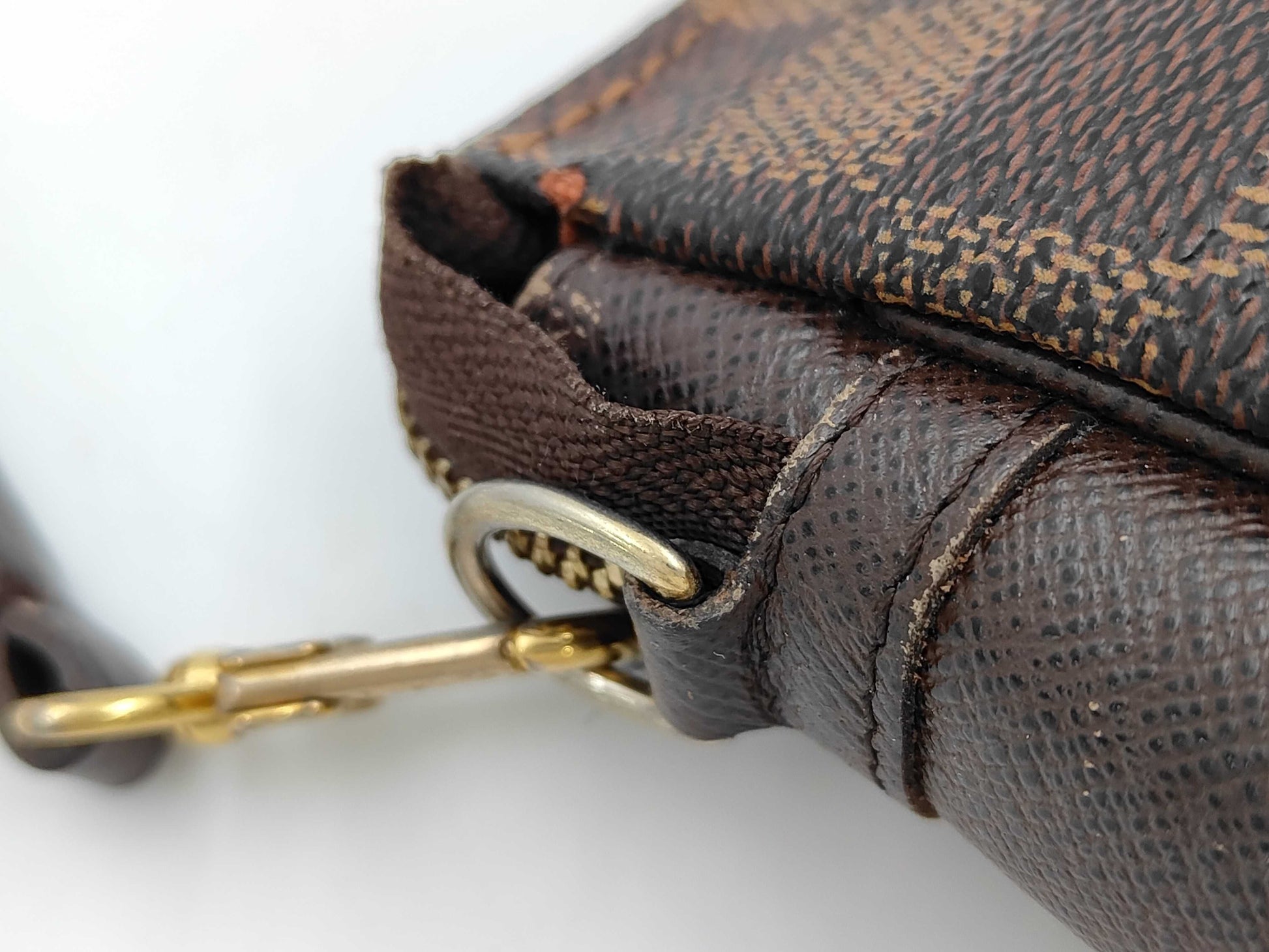 LOUIS VUITTON Damier Azur Truth Makeup Pouch