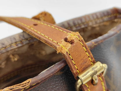 LOUIS VUITTON Louis Vuitton Monogram Bucket PM Handbag