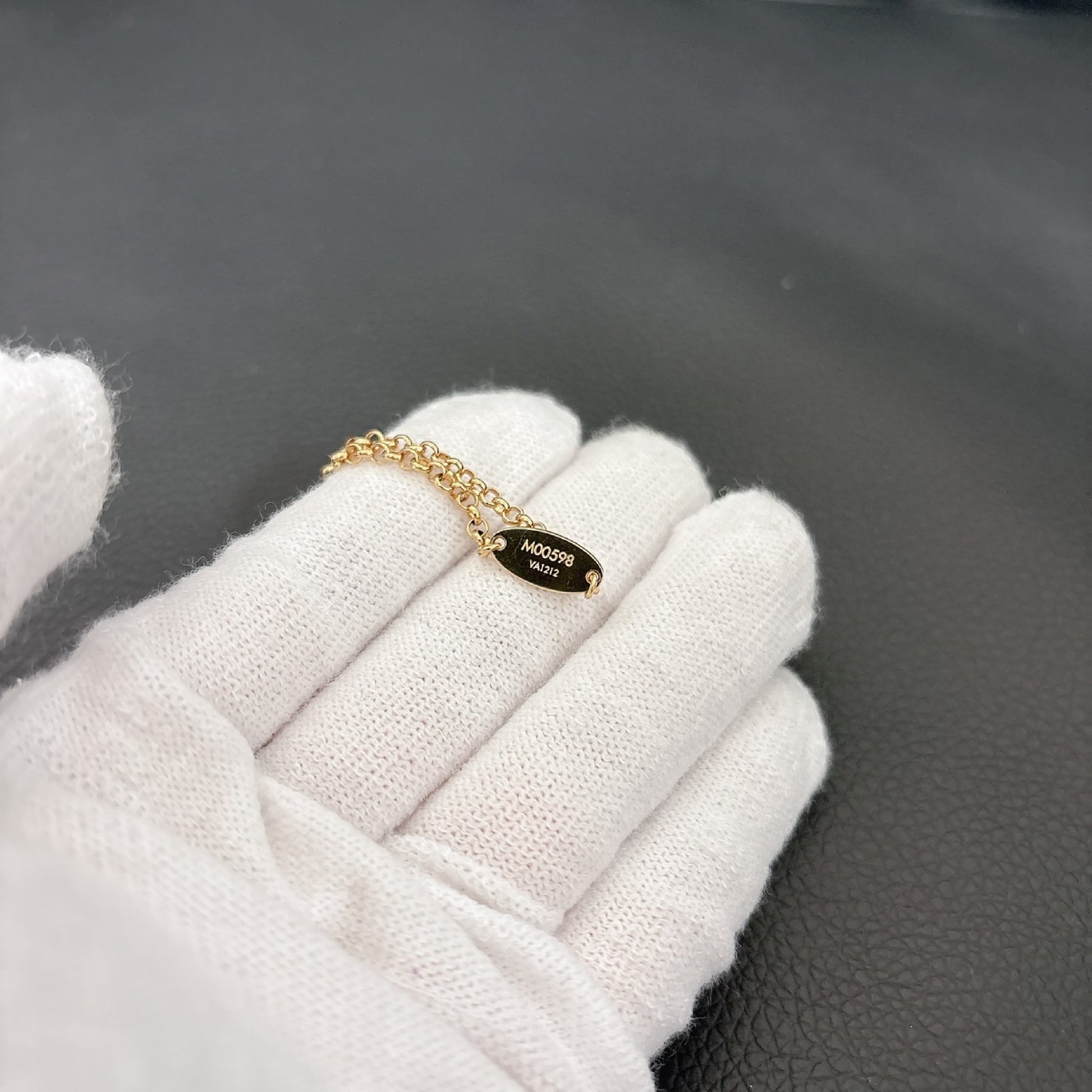 LOUIS VUITTON Collier Baby Loose M00598 Necklace