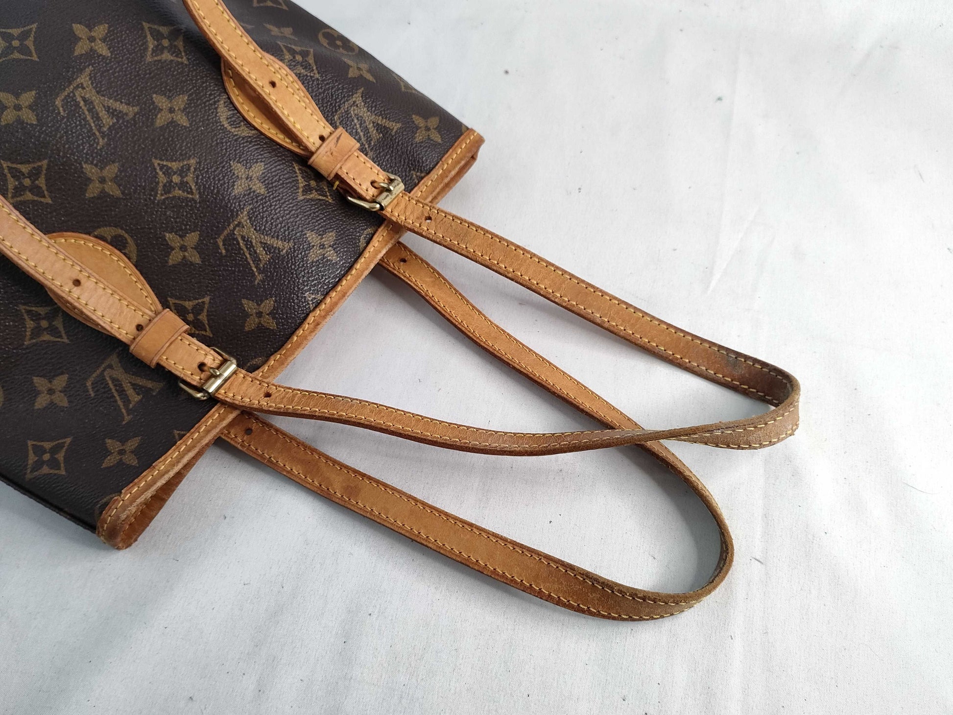 LOUIS VUITTON Monogram Louis Vuitton Bucket Tote Bag