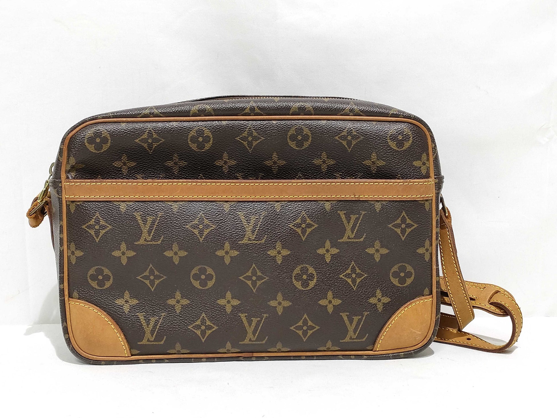 LOUIS VUITTON Monogram Trocadero Shoulder Bag