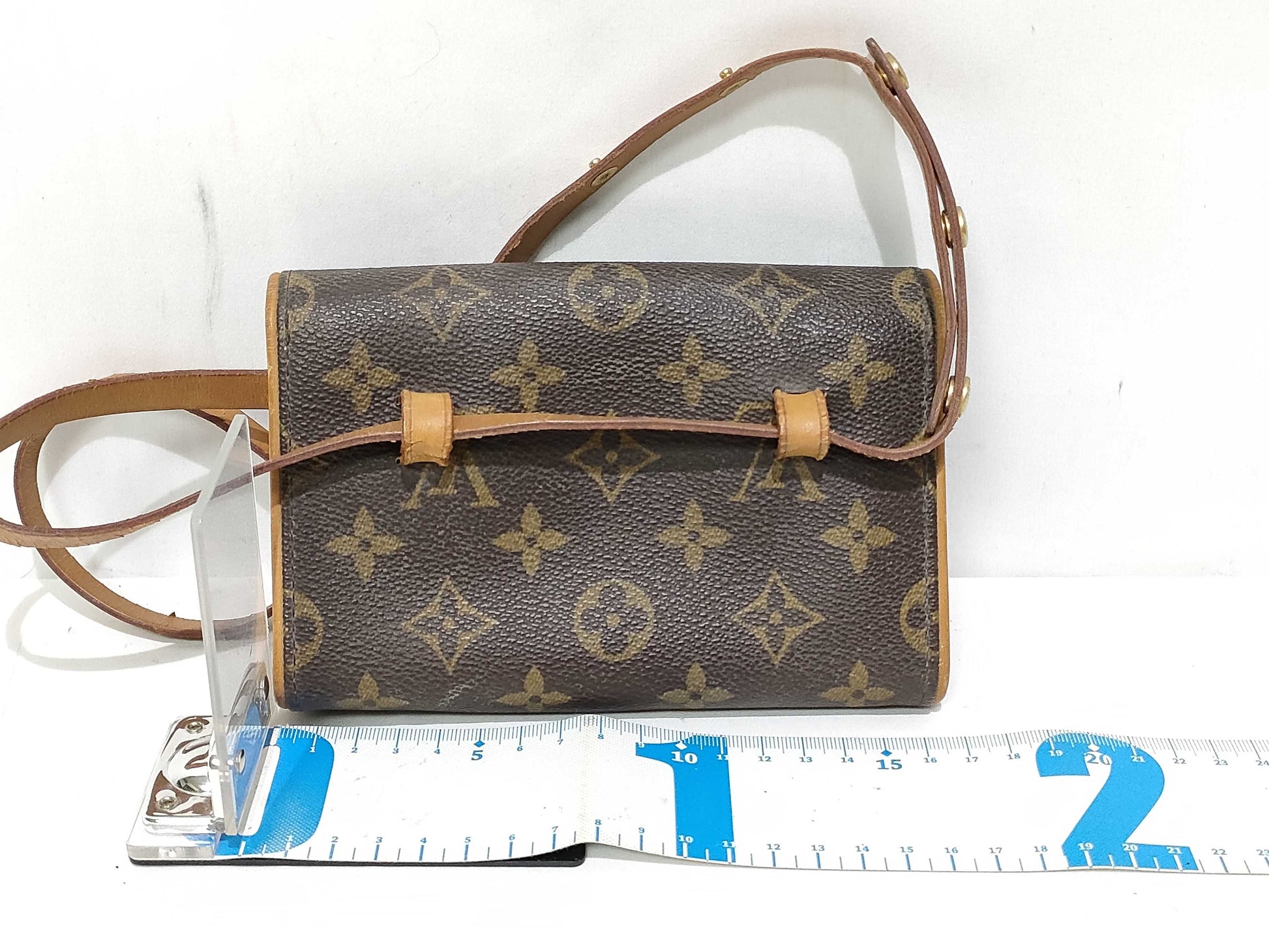 LOUIS VUITTON Monogram Pochette Florentine Shoulder Bag