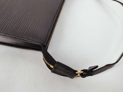 LOUIS VUITTON Epi LOUIS VUITTON M52942 Epi Pochette Accessoires Noir Pouch