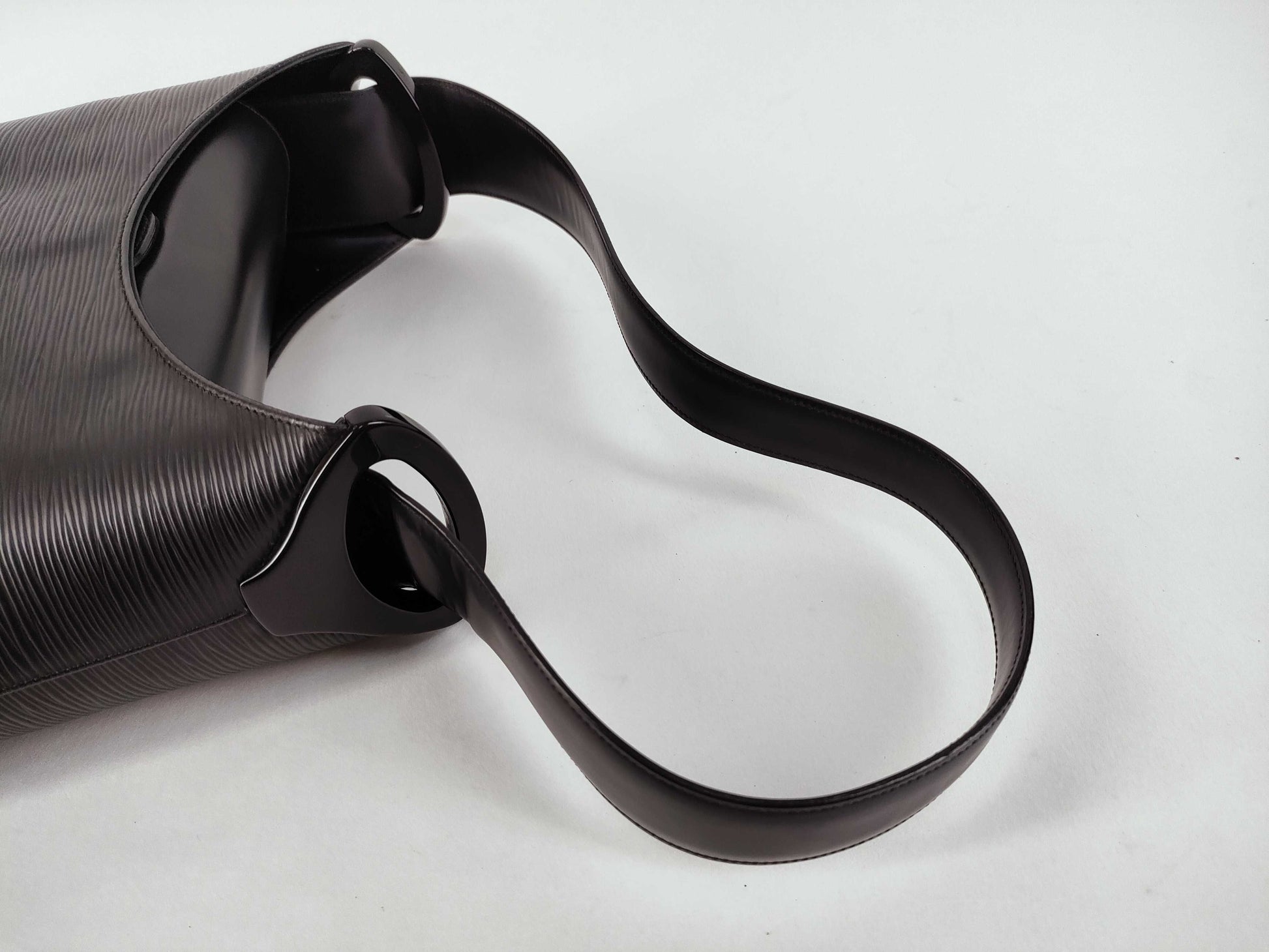 LOUIS VUITTON Epi Louis Vuitton Epi Versault Shoulder Bag