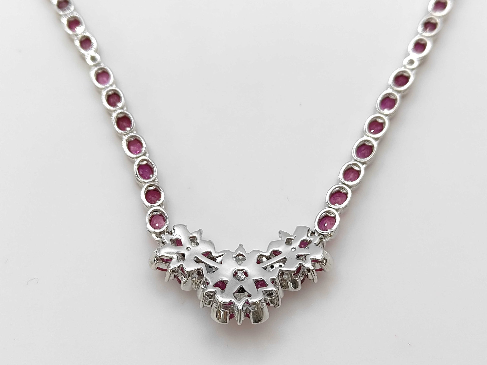 R17.70ct D0.50ct K18WG 29.2g Necklace 