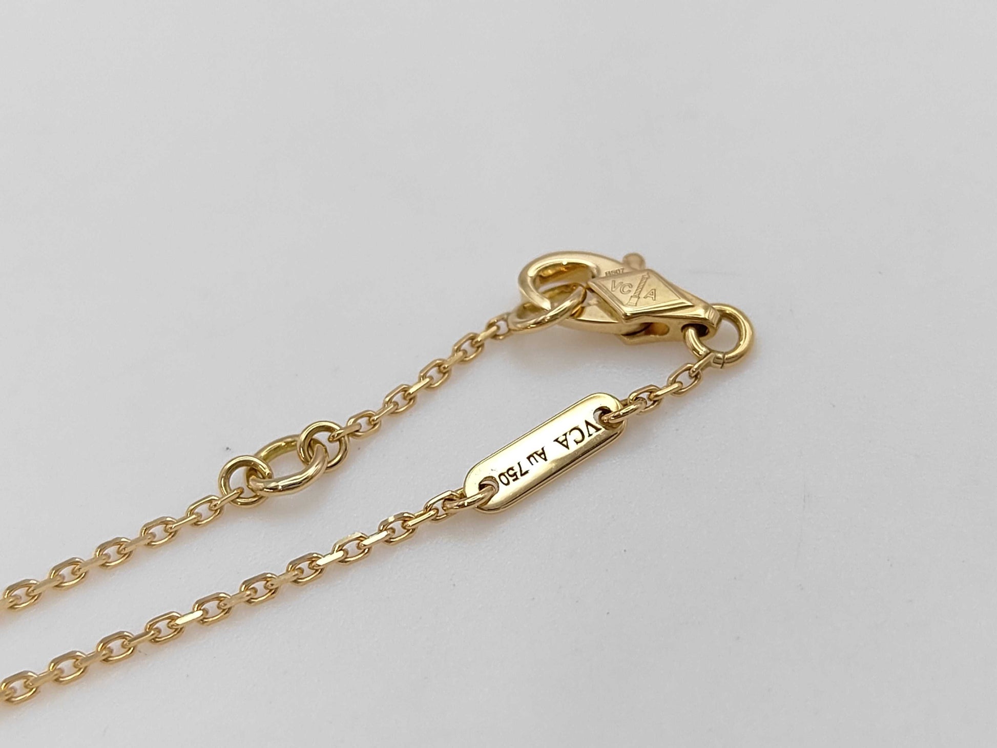 Van Cleef & Arpels Sweet Alhambra Mother-of-Pearl Yellow Gold Au750 2.0g Bracelet/Bangle 