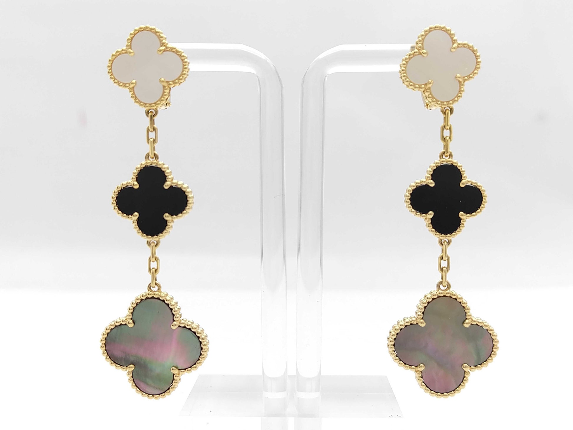 Van Cleef & Arpels Magic Alhambra Shell and Onyx Earrings in Yellow Gold 750, 18.1g 