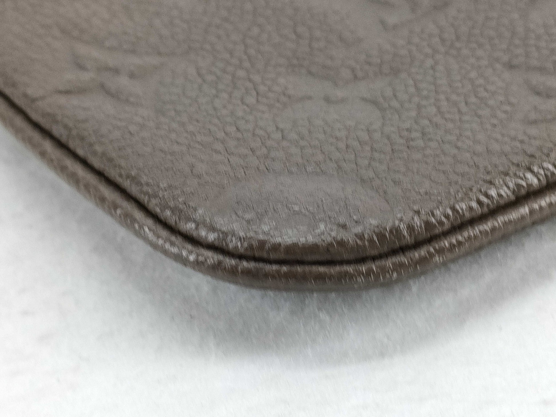 LOUIS VUITTON Monogram Empreinte Pouch Louis Vuitton Monogram Empreinte Pouch