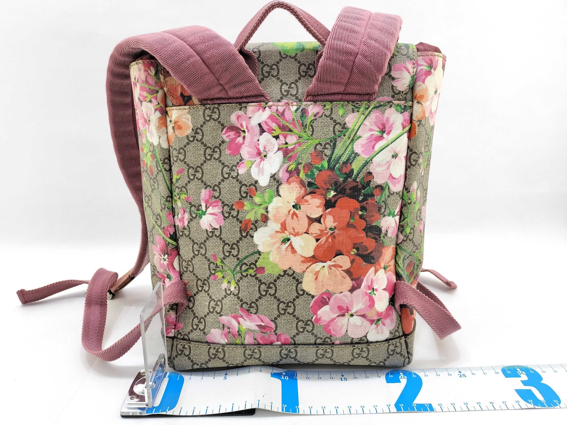 GUCCI GG Supreme Floral Print Backpack in Pink