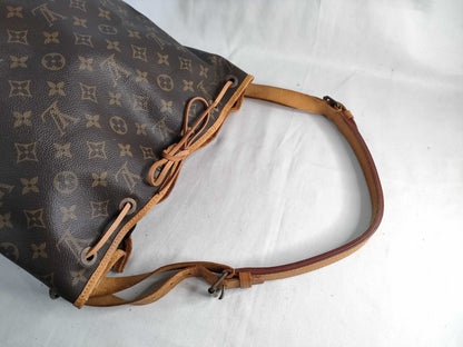 LOUIS VUITTON Monogram Drawstring Shoulder Bag Petit Noe M42226 Shoulder Bag