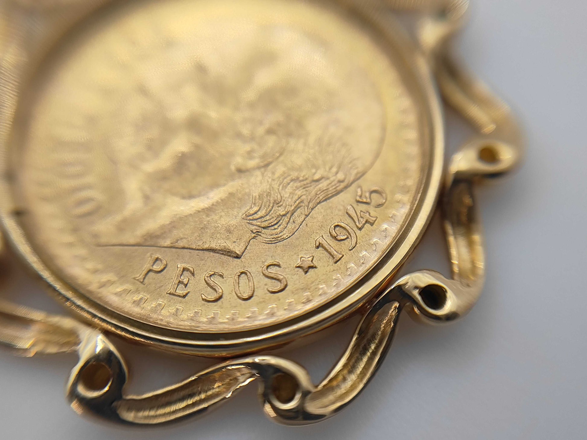 Mexican 2.5 Peso Gold Coin, 21.6K/18K, 3.8g Pendant Top 