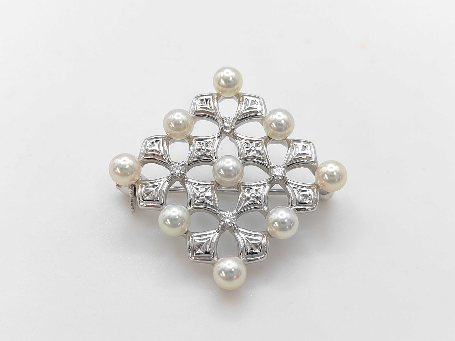 MIKIMOTO Pearl Brooch, Diameter approx. 3.8-4.0mm, Diamond, 18K Gold, 6.8g 