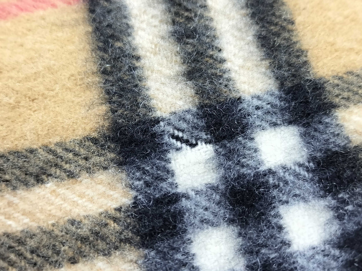 BURBERRY 60% Cashmere Scarf