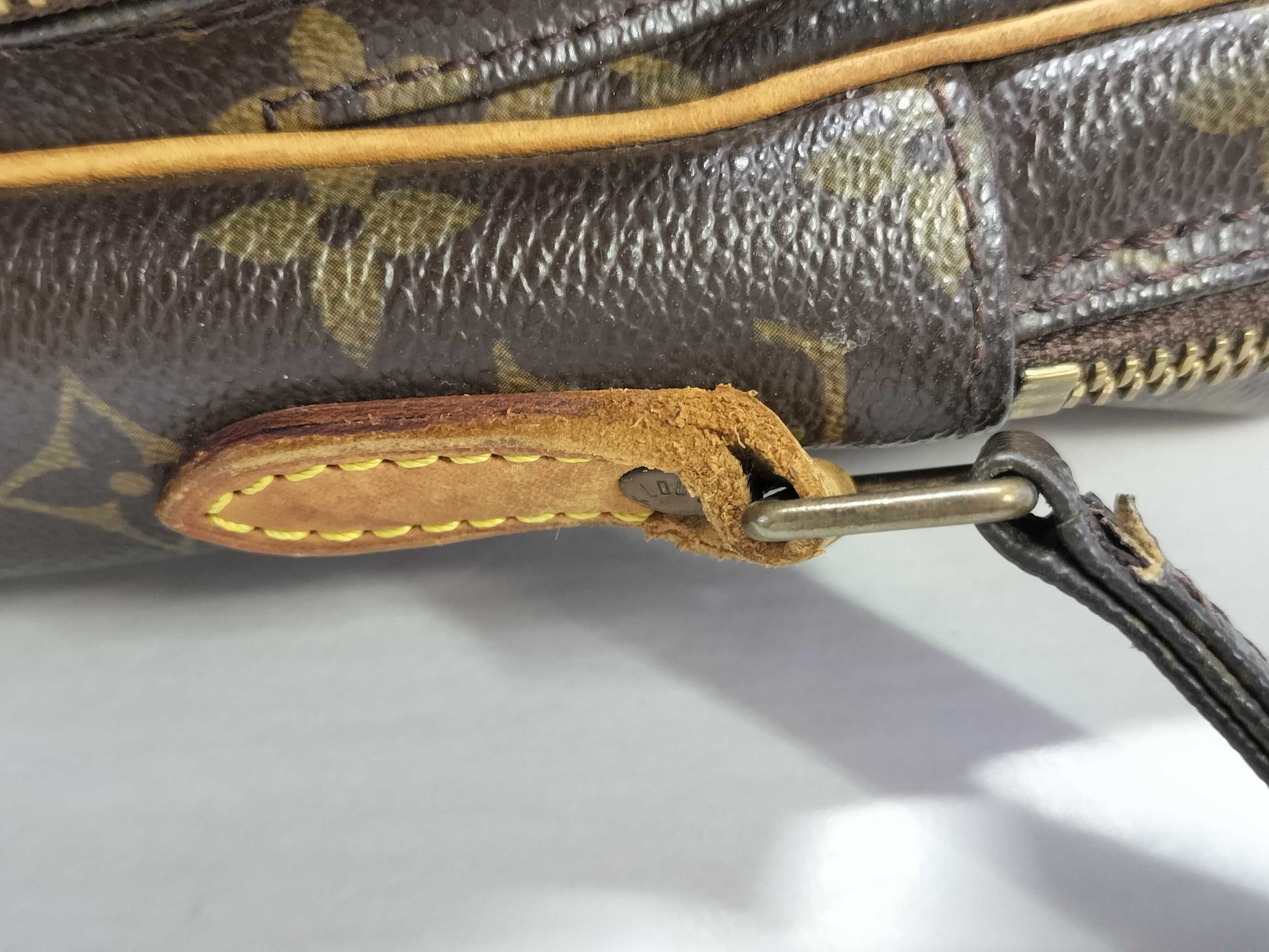 LOUIS VUITTON Monogram LV Amazon TH0015 Shoulder Bag