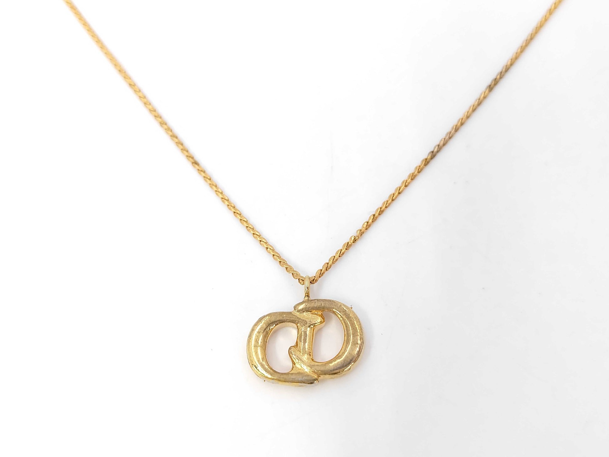 Dior logo necklace necklace