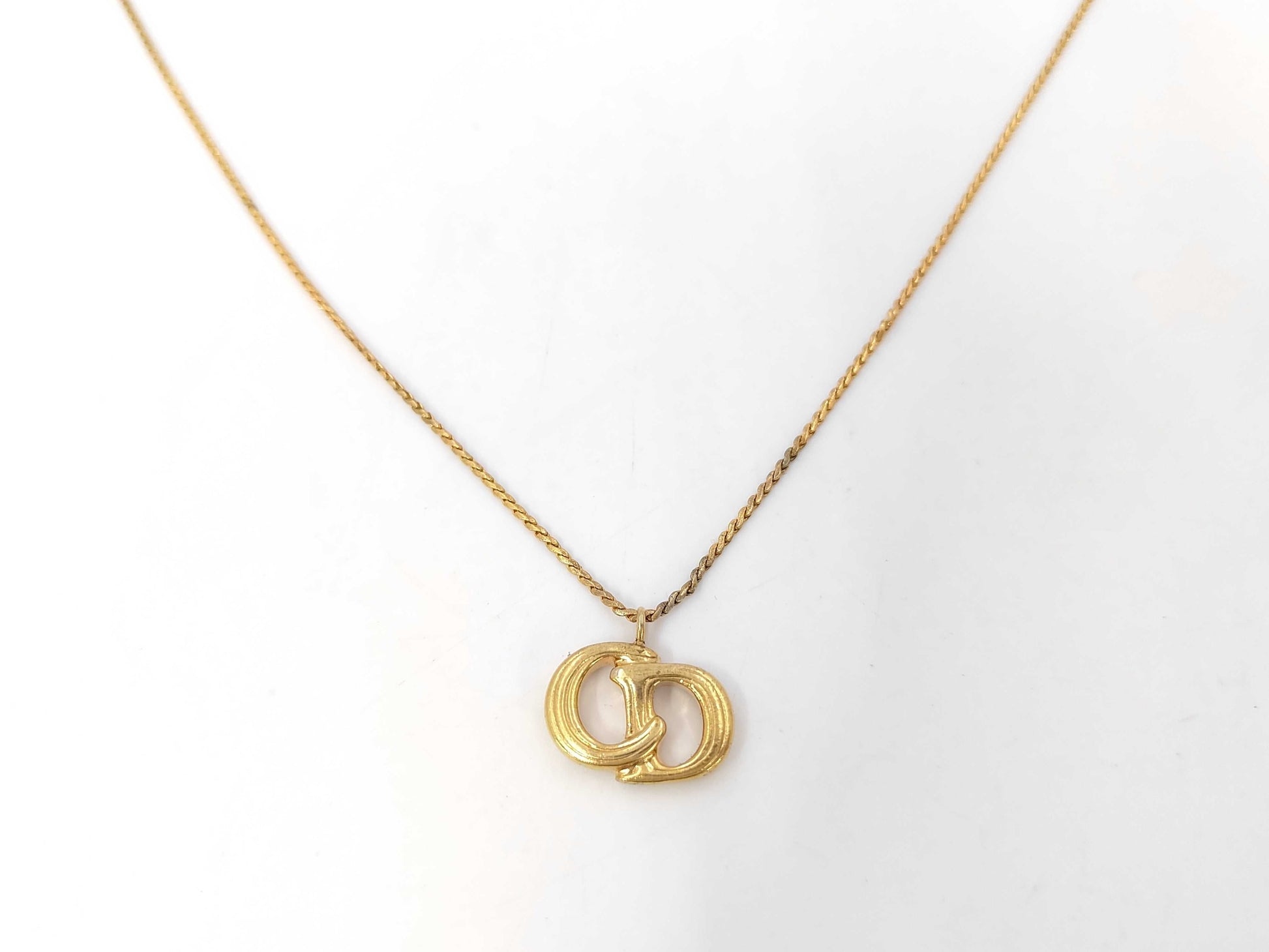 Dior logo necklace necklace