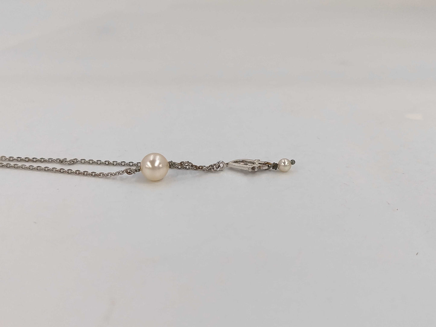 Dior logo pearl necklace