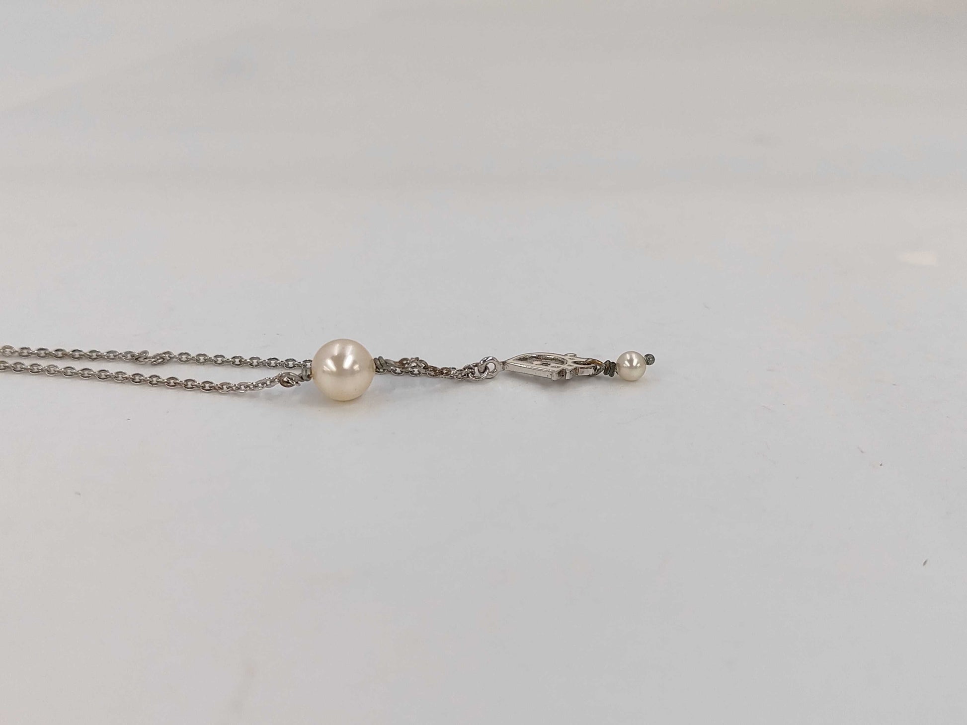 Dior logo pearl necklace
