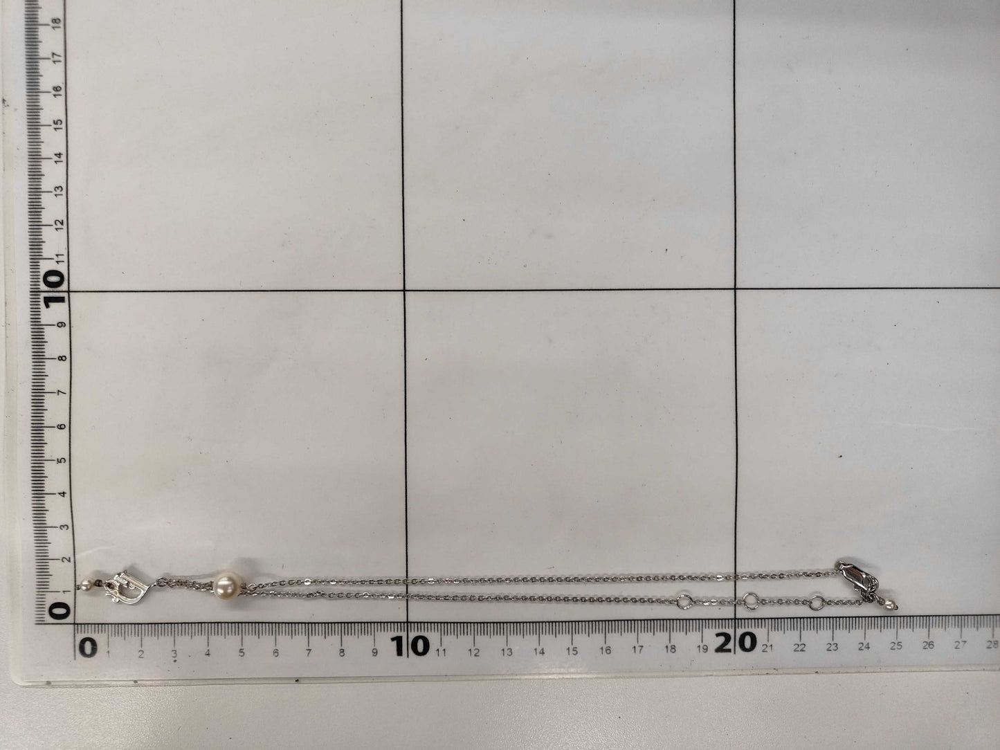 Dior logo pearl necklace