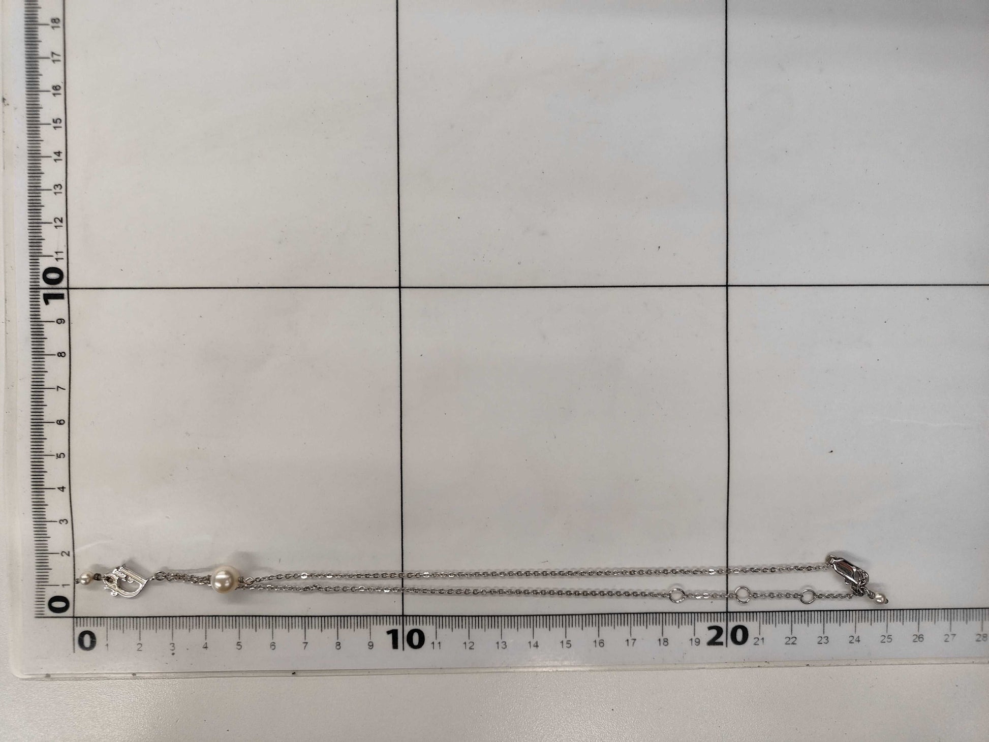 Dior logo pearl necklace