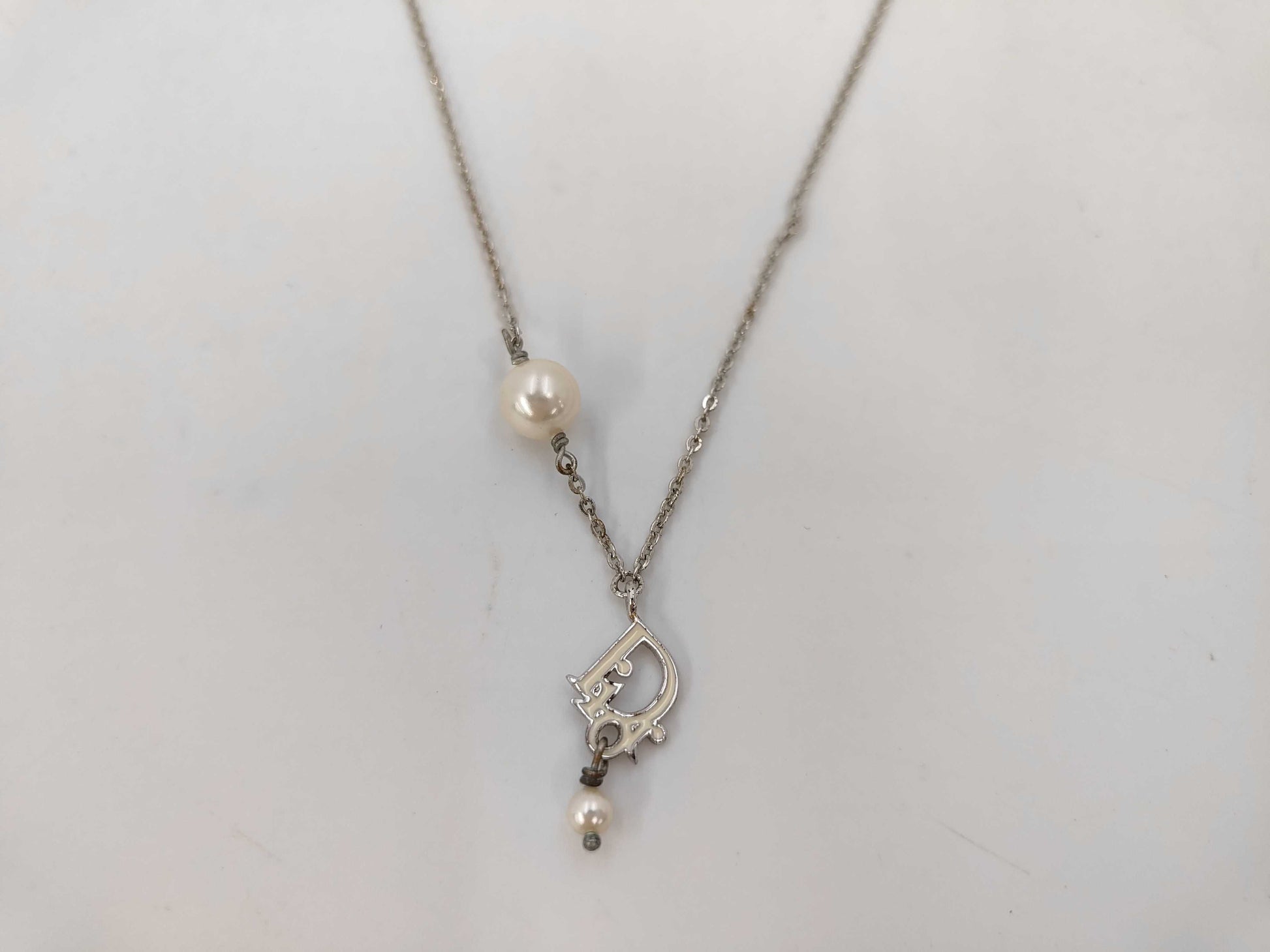 Dior logo pearl necklace