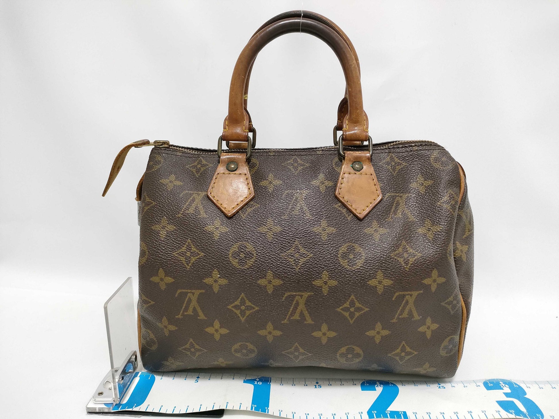 LOUIS VUITTON Monogram Louis Vuitton Speedy 25 Handbag
