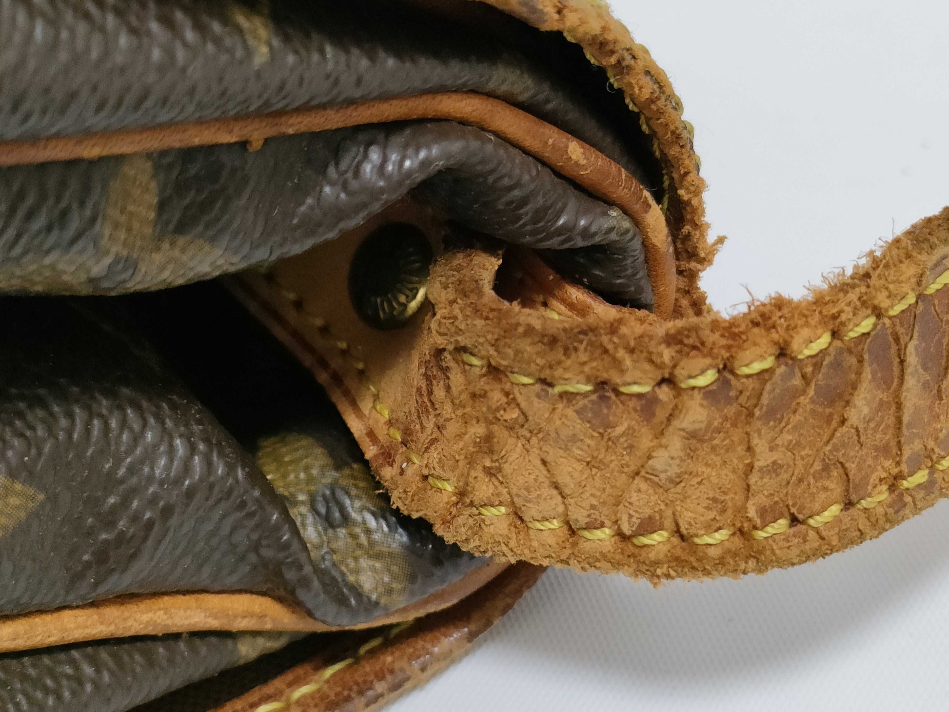 LOUIS VUITTON Monogram Louis Vuitton Saumur 30 Shoulder Bag