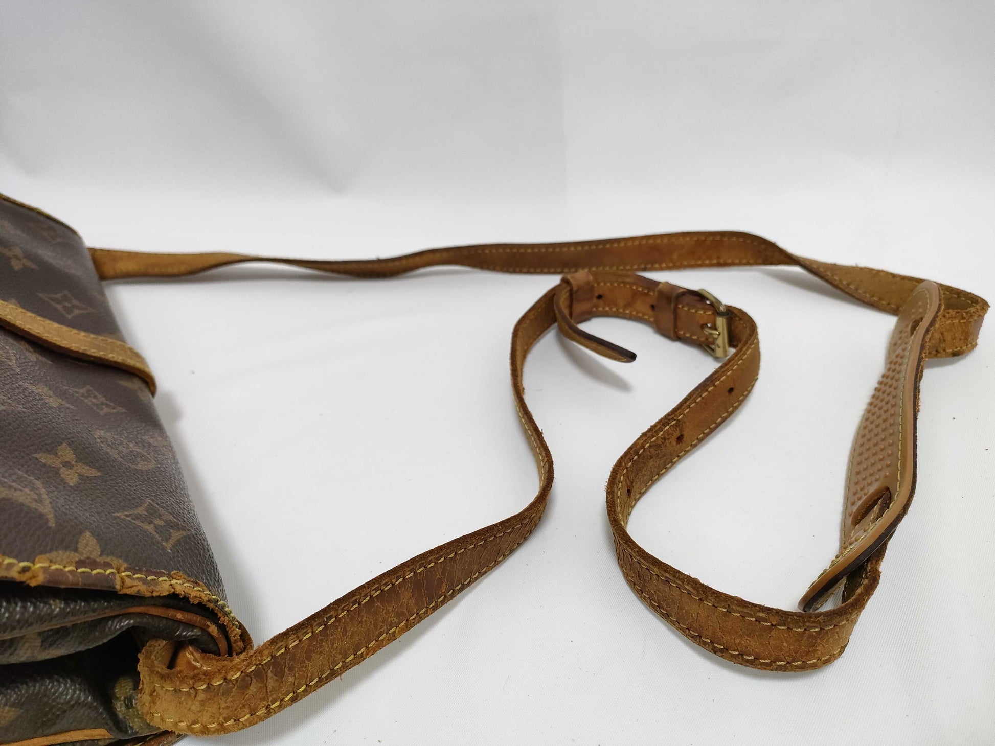 LOUIS VUITTON Monogram Louis Vuitton Saumur 30 Shoulder Bag