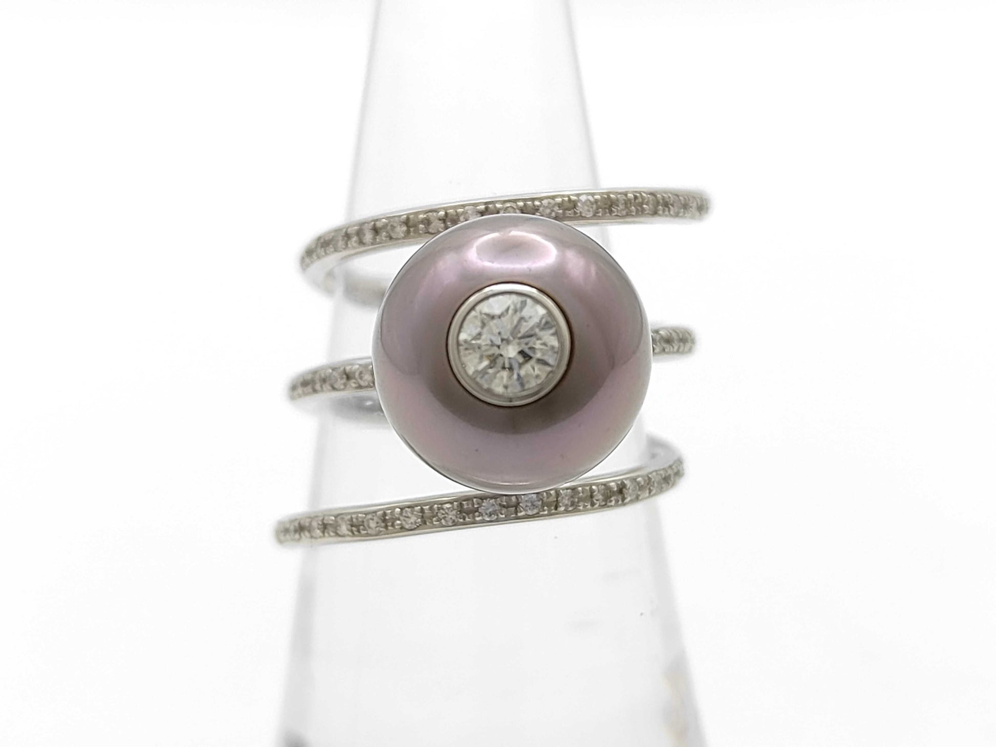 Pearl, diameter approximately 12.1mm, D0.318ct, F0.20ct, Pt900, 9.6g, Ring 