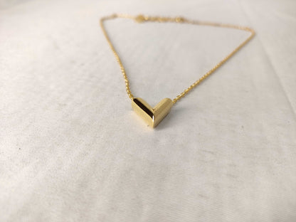 LOUIS VUITTON Essential V Necklace M610 Necklace