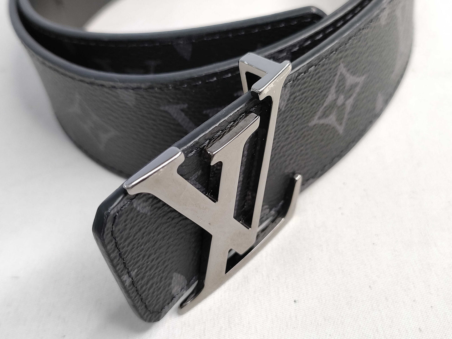 LOUIS VUITTON M9043 Santur LV Initials AC0245 Belt