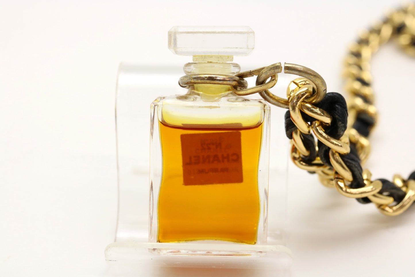 CHANEL No. 22 perfume chain necklace