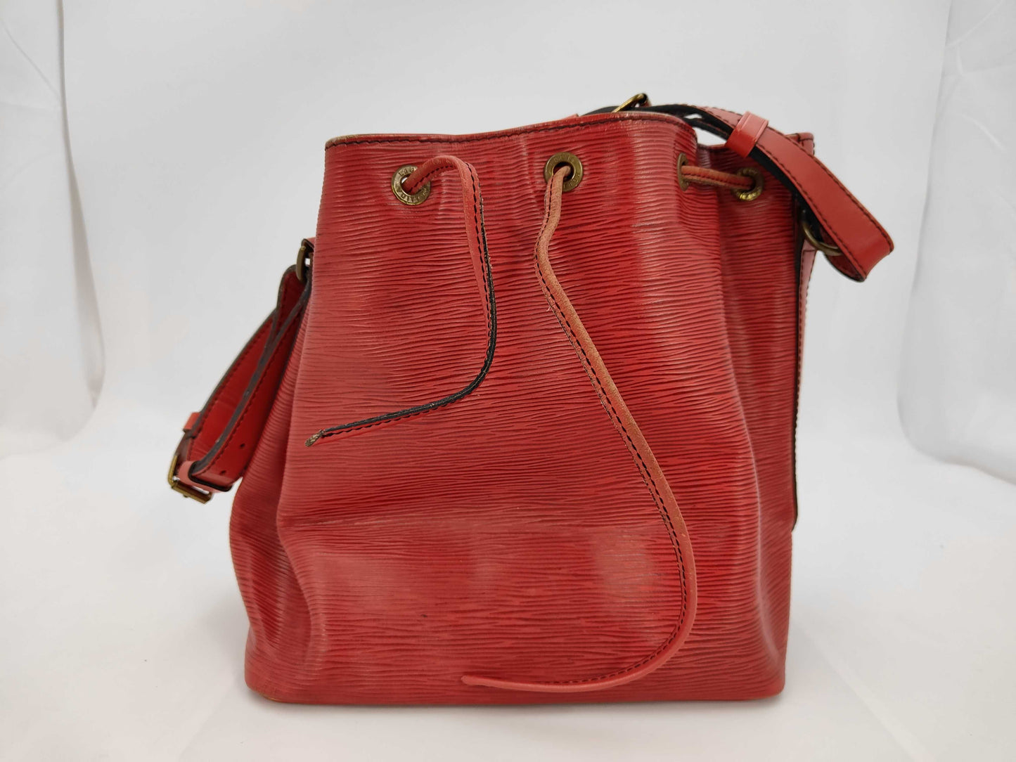 LOUIS VUITTON Epi Noe Shoulder Bag