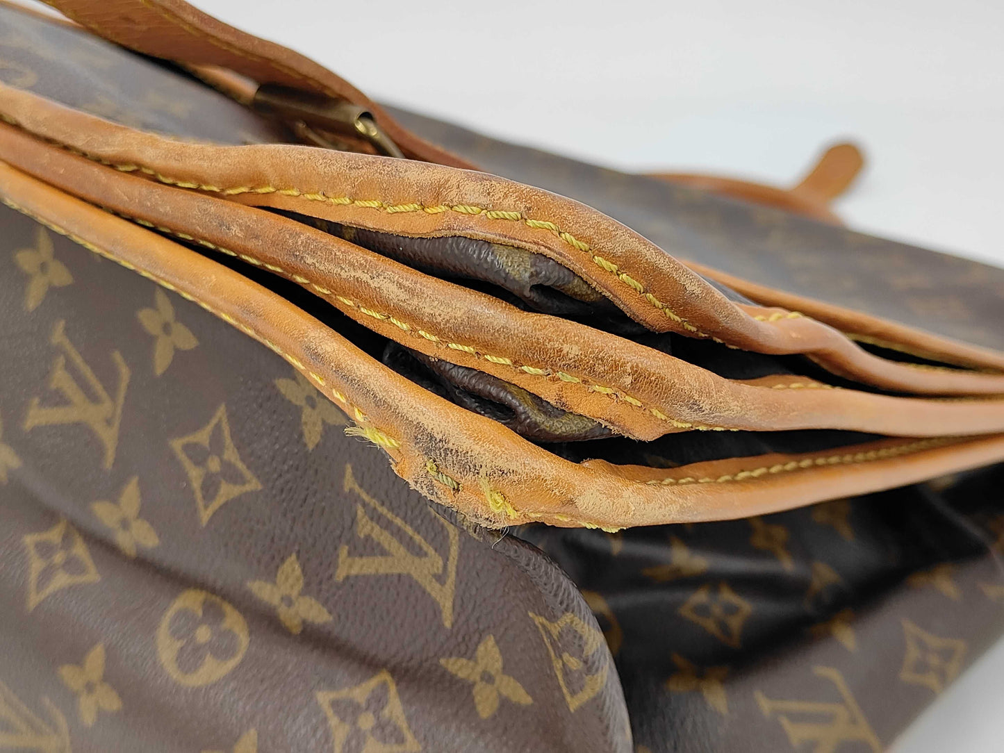 LOUIS VUITTON Monogram Sac Clever Handbag