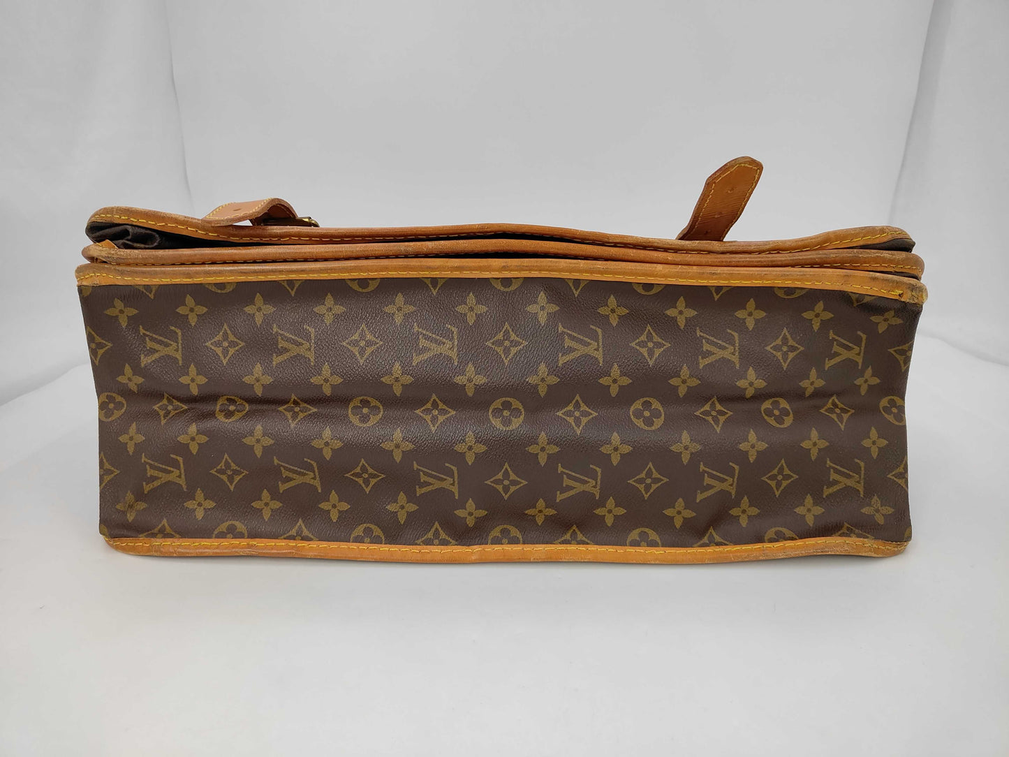 LOUIS VUITTON Monogram Sac Clever Handbag