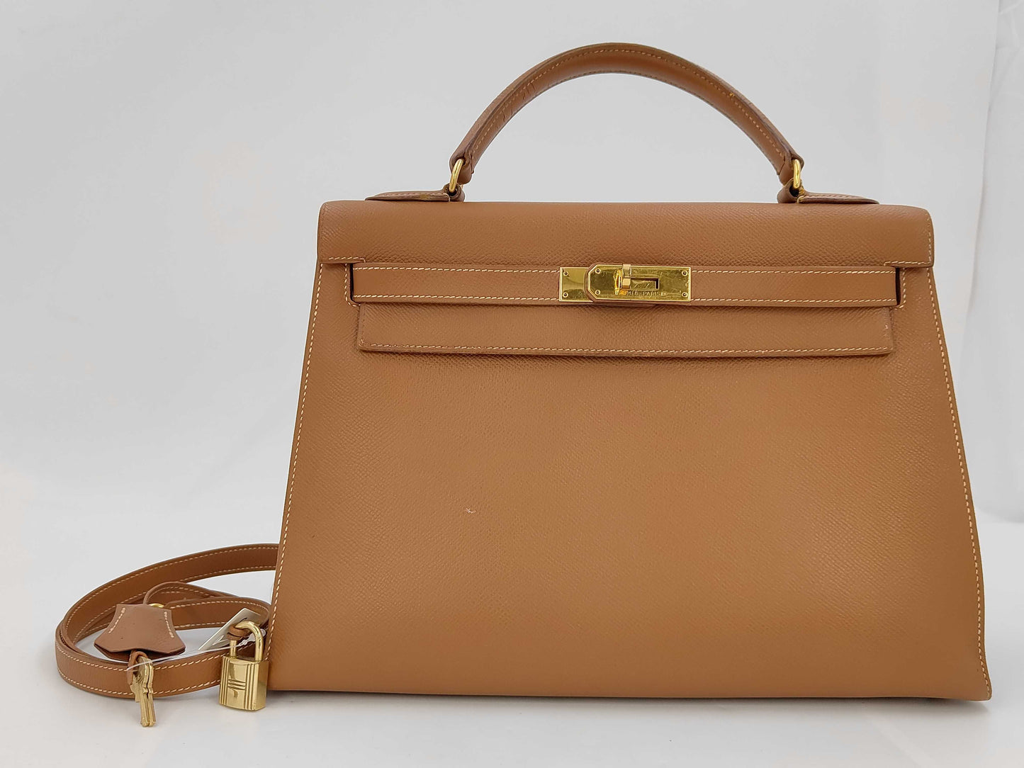 HERMES Kelly 32 Epson Gold 2-Way Handbag with W Engraving and ST Strap, Shoulder Bag