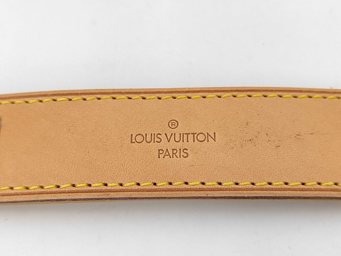 LOUIS VUITTON 5-piece set of crochet, name tag, and shoulder band. Other accessories