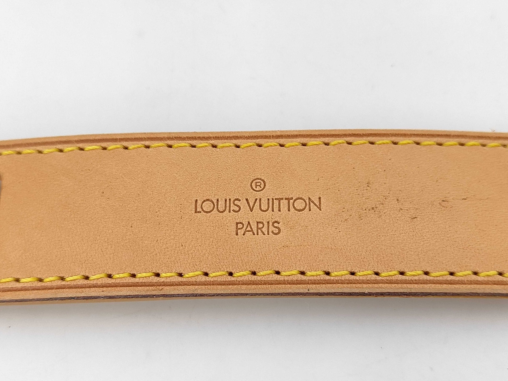 LOUIS VUITTON 5-piece set of crochet, name tag, and shoulder band. Other accessories