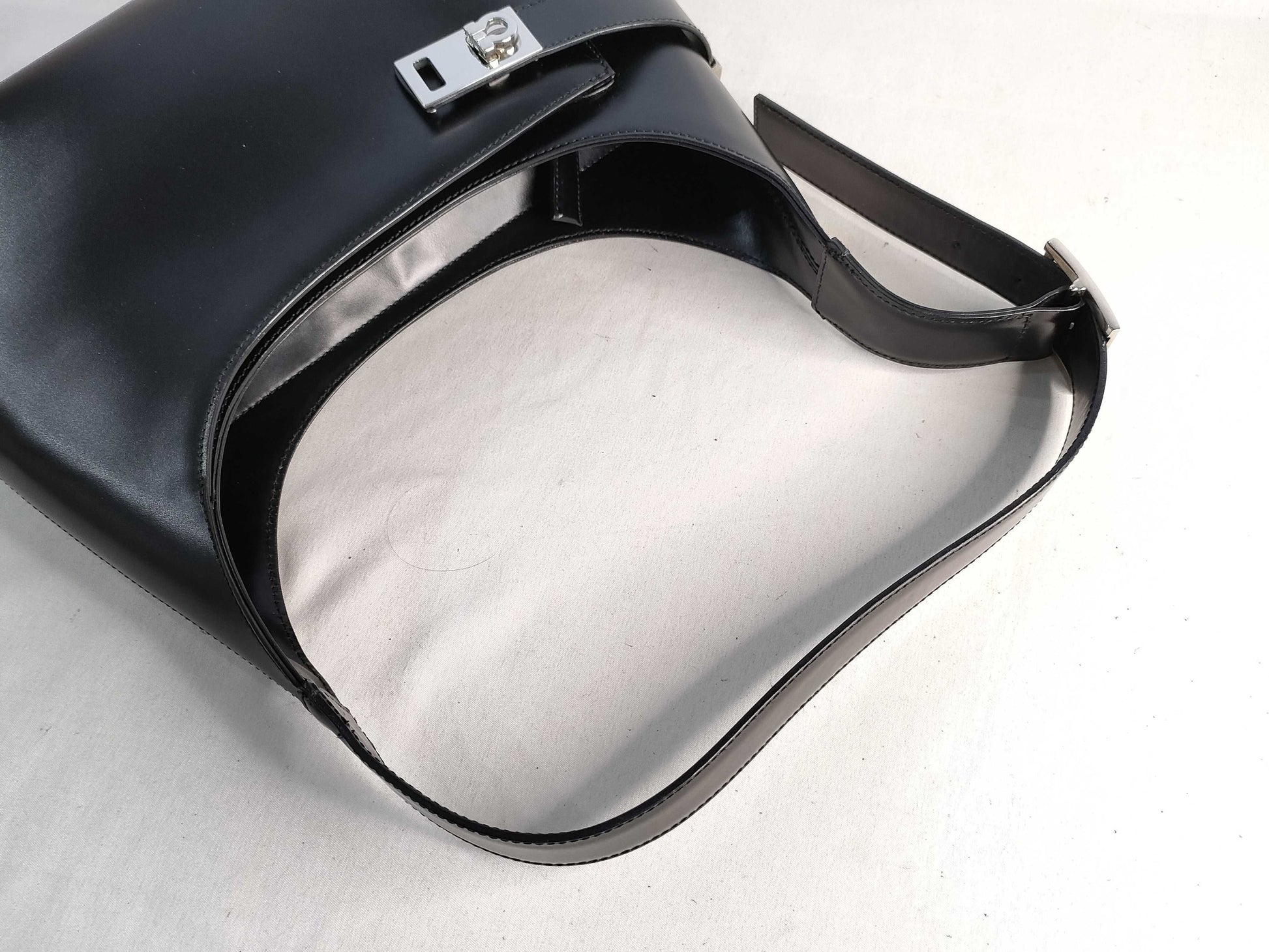 Salvatore Ferragamo Gancini Ferragamo Leather Shoulder Bag