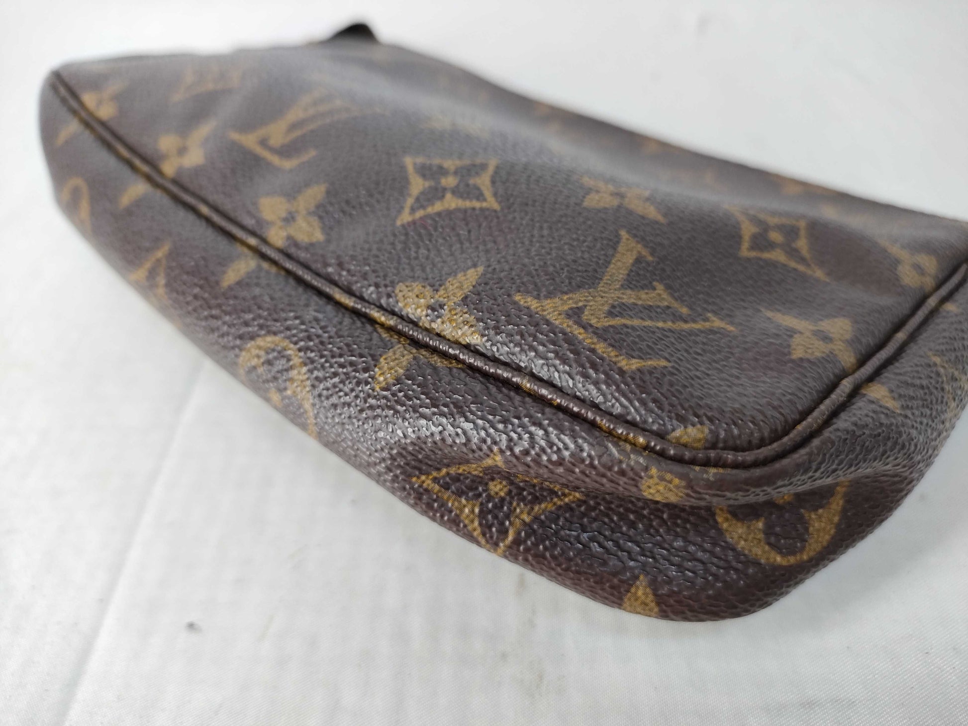 LOUIS VUITTON Monogram Louis Vuitton Monogram Pochette Accessoires Pouch
