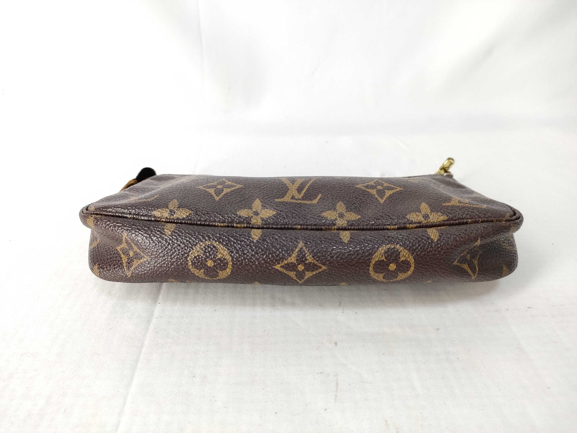 LOUIS VUITTON Monogram Louis Vuitton Monogram Pochette Accessoires Pouch