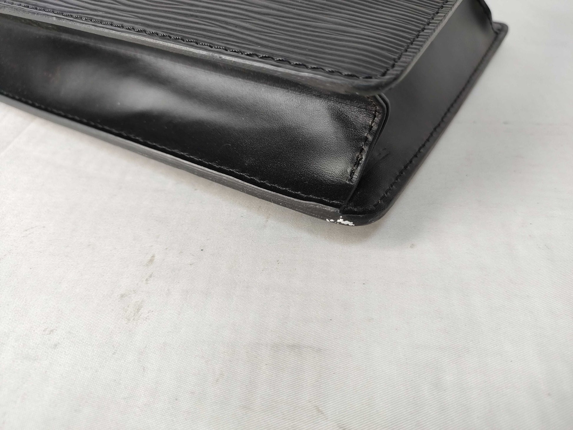 LOUIS VUITTON Epi Louis Vuitton Epi Pochette Homme Second Bag Second Bag