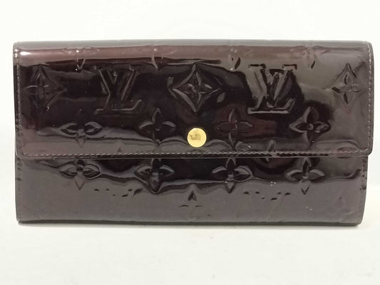 LOUIS VUITTON Vernis Louis Vuitton Vernis Portefeuille Sarah Amaranth Wallet