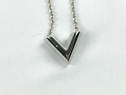 LOUIS VUITTON Essential V Necklace