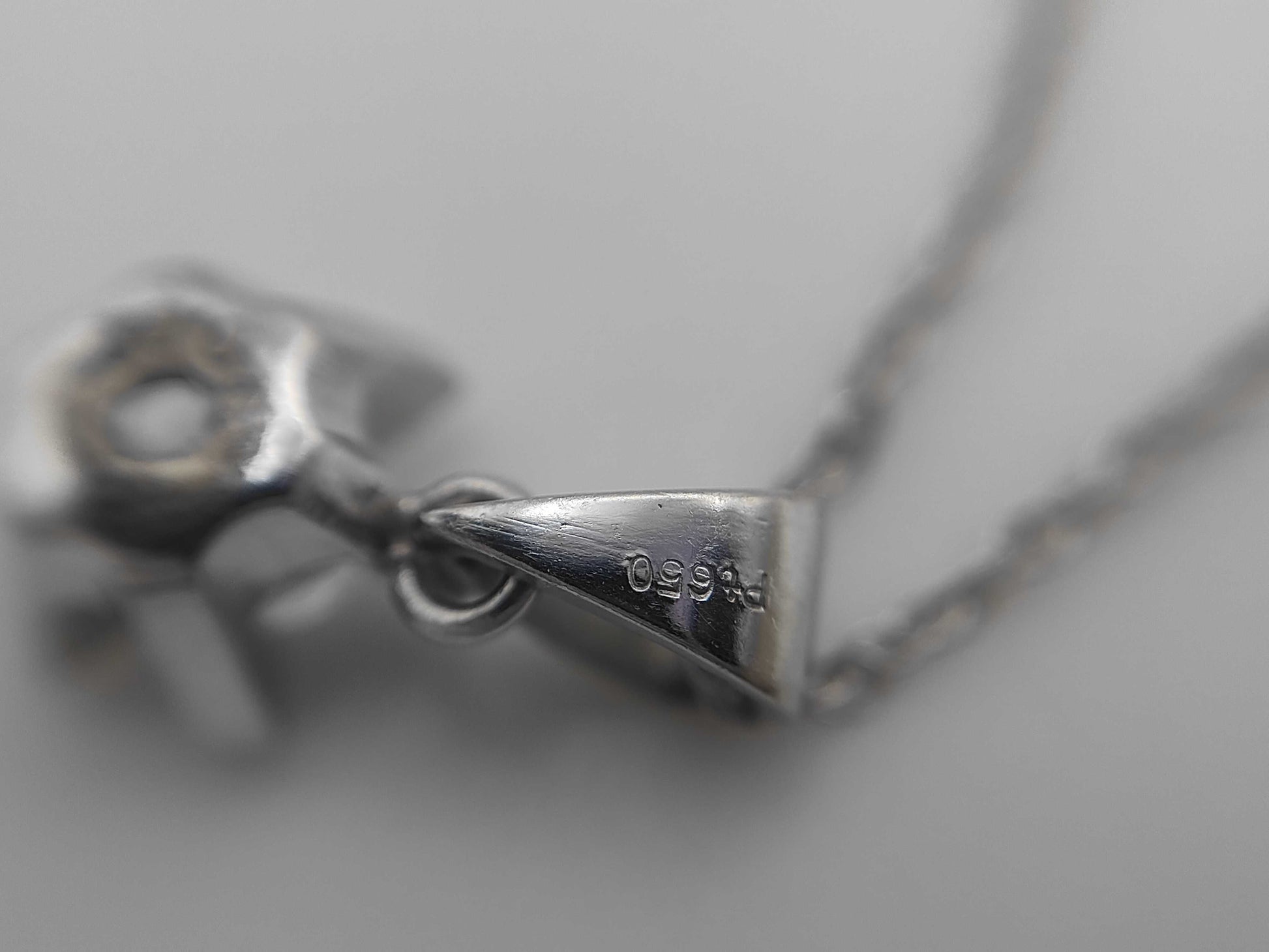 Transparent Stone Pt650/K13 3.0g Necklace 