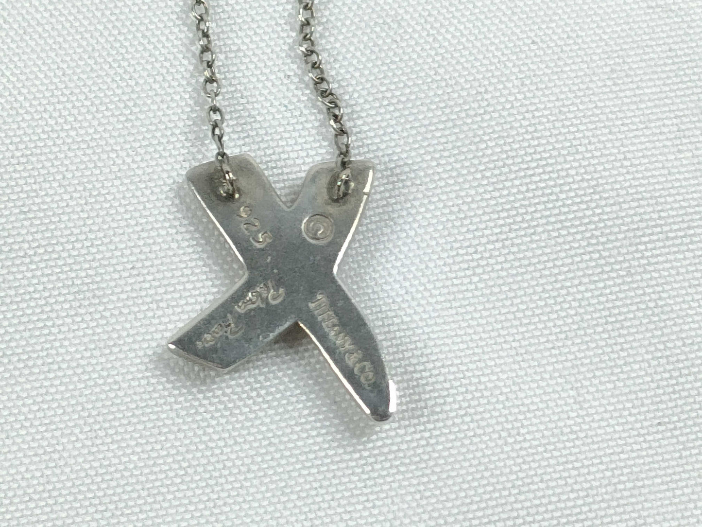 Tiffany & Co. Kiss Necklace, SV925, 2.6g, 46cm, with box and bag.