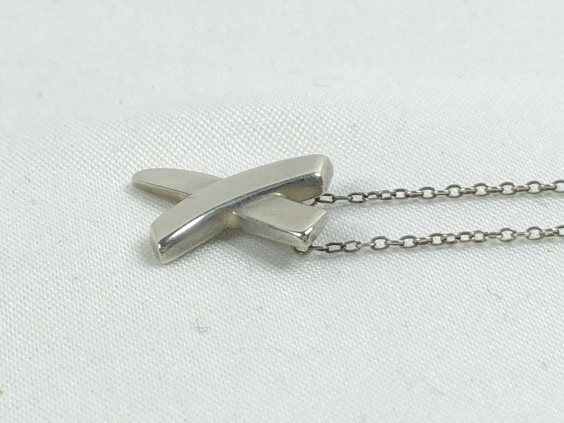 Tiffany & Co. Kiss Necklace, SV925, 2.6g, 46cm, with box and bag.