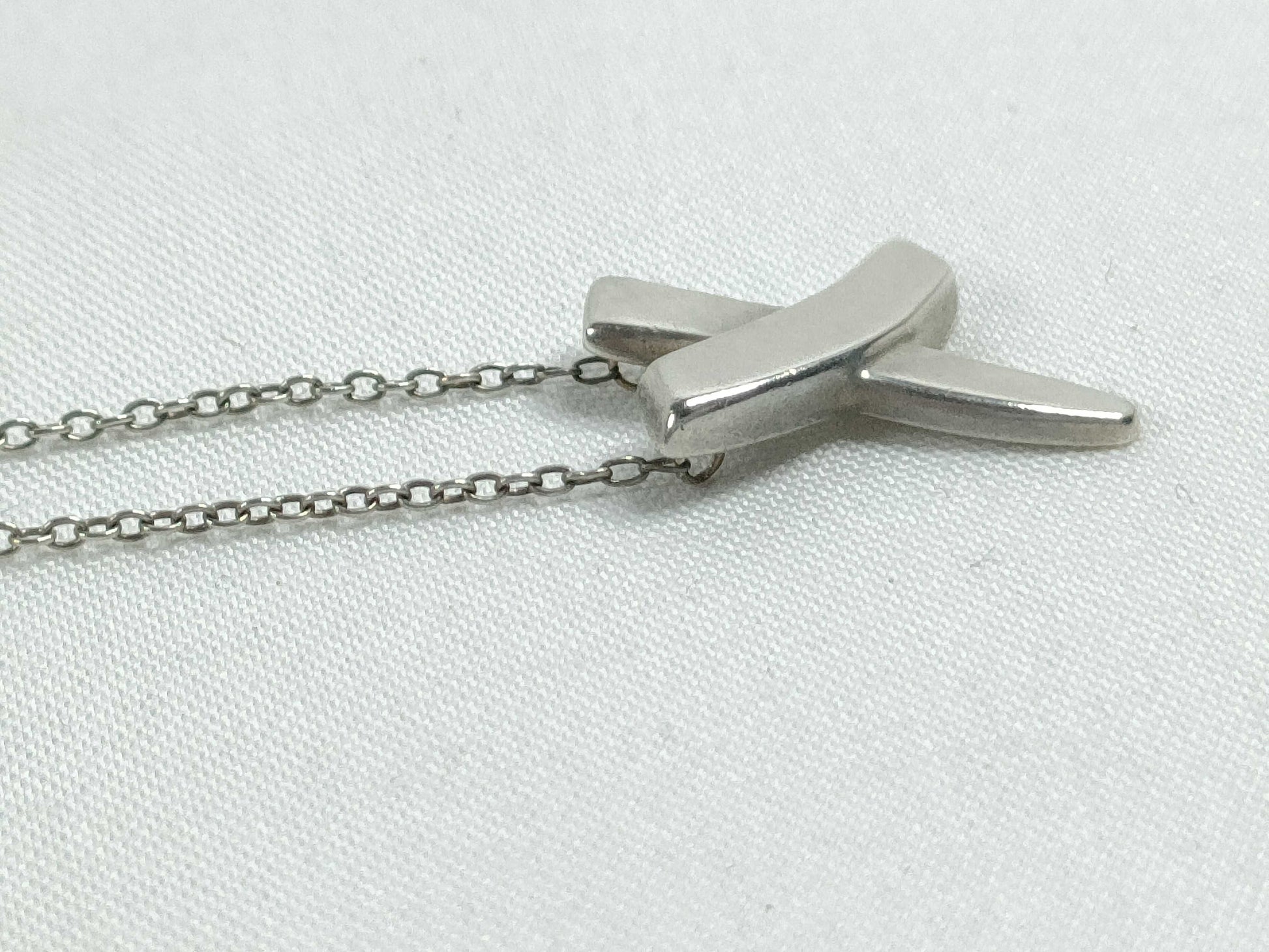 Tiffany & Co. Kiss Necklace, SV925, 2.6g, 46cm, with box and bag.